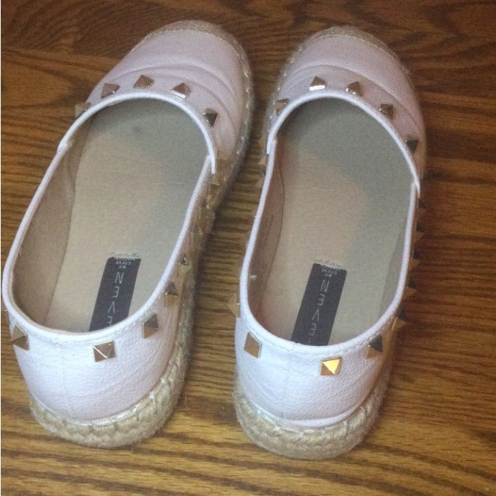 Shoes - Picture 5 of 8